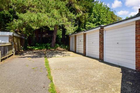 9 Furzeholme, Worthing, BN13 3BS