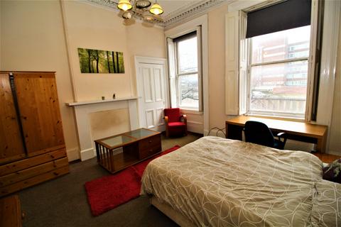 4 bedroom flat to rent, North Street, Glasgow, G3