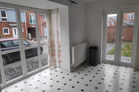 4 bedroom semi-detached house to rent, Goodworth Road, Redhill