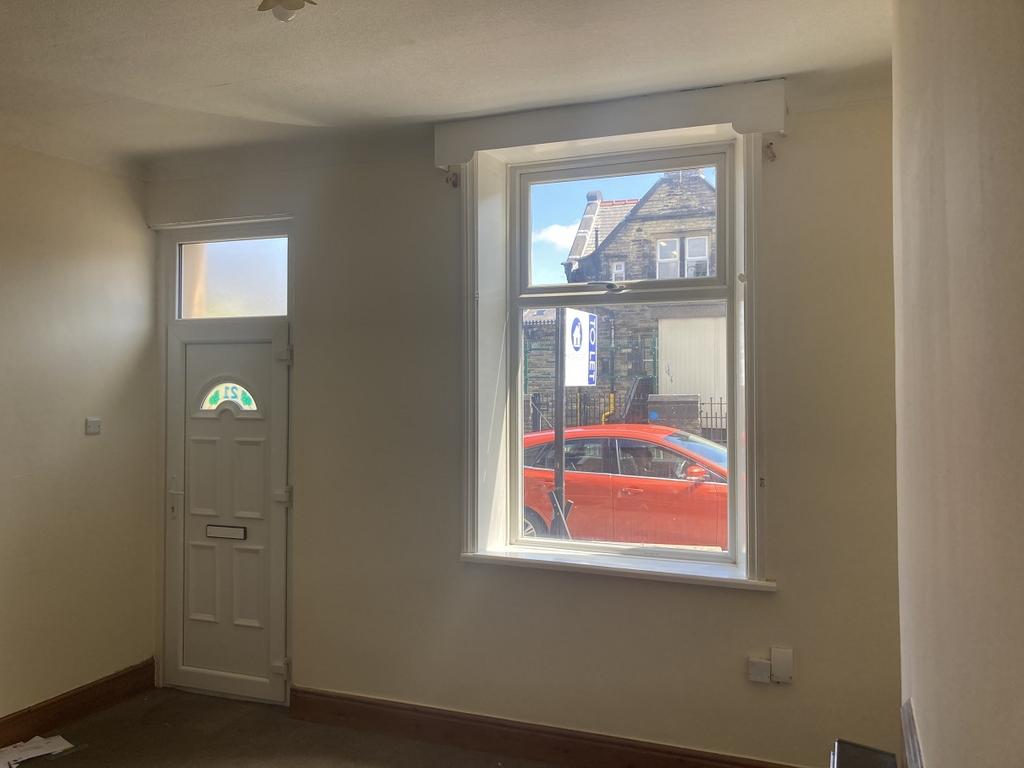 REF 10836 Lord Street Colne BB8 2 bed terraced house £495 pcm (£114 pw)