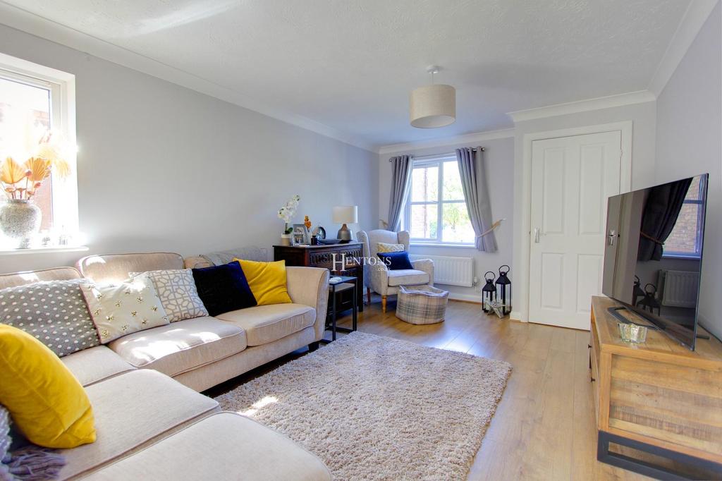 Hollington Drive, Pontprennau, Cardiff 3 bed semidetached house £300,000
