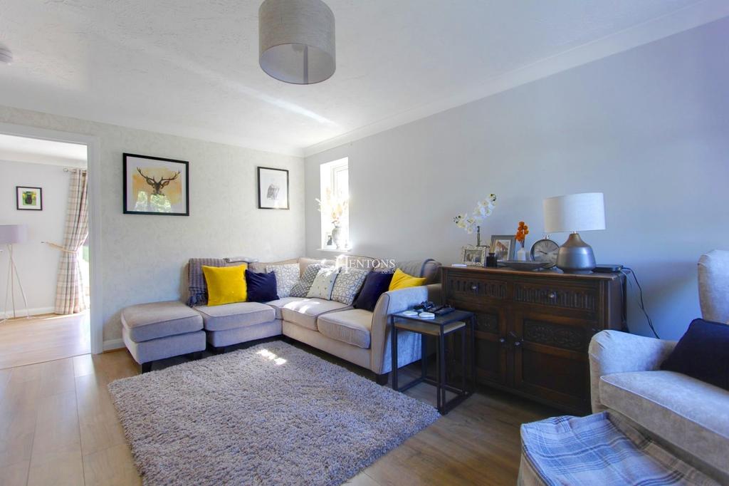 Hollington Drive, Pontprennau, Cardiff 3 bed semidetached house £300,000