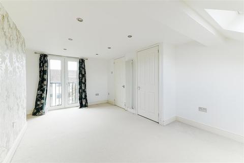 109 Faraday Road, London, SW19 8PA