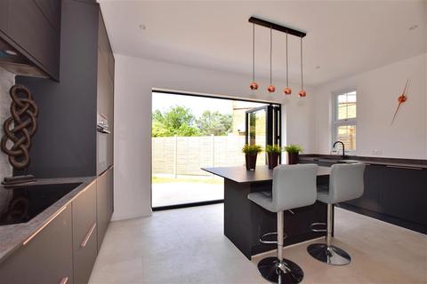 5 Keith Road, London, E17 5BX