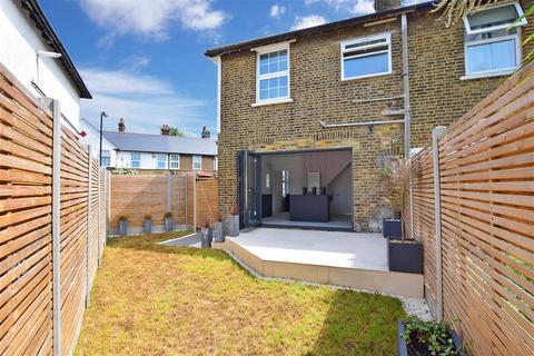 5 Keith Road, London, E17 5BX