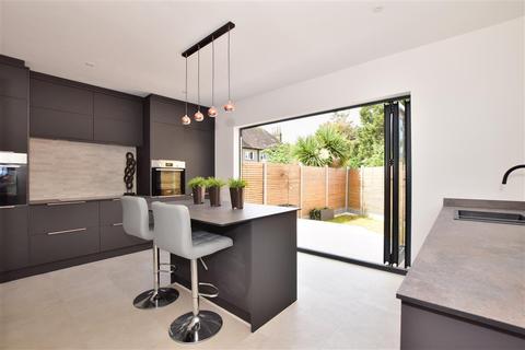 5 Keith Road, London, E17 5BX