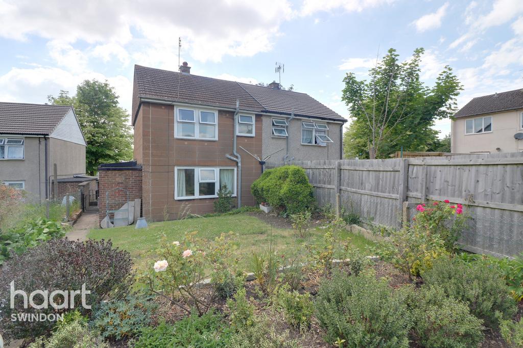 Penhill Drive, Swindon 2 bed semidetached house £100,000