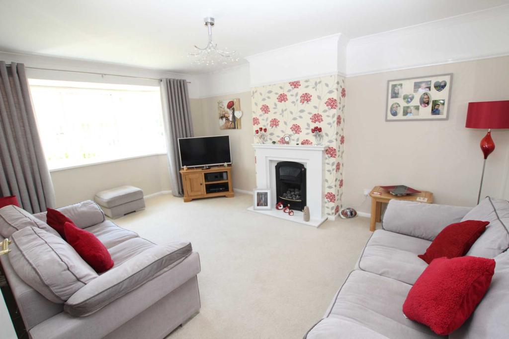 Willingdon Way, Eastbourne, BN22 0NJ 3 bed detached bungalow £440,000
