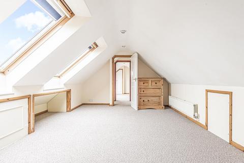 5 Cottars Close, Stratton, Swindon, SN3 4YD