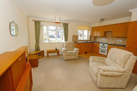 2 bedroom flat for sale - Sandringham Court, London Road, Hadleigh, Essex, SS7
