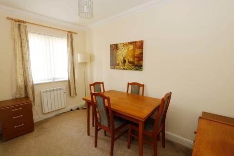 2 bedroom flat for sale - Sandringham Court, London Road, Hadleigh, Essex, SS7
