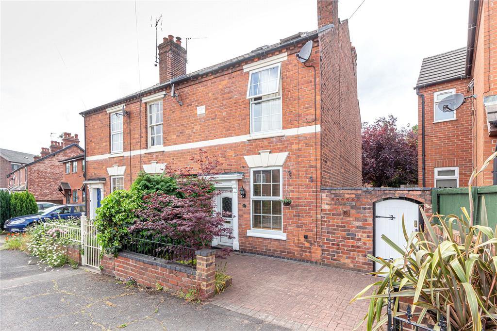 Baldwin Road, StourportonSevern, DY13 3 bed terraced house £200,000