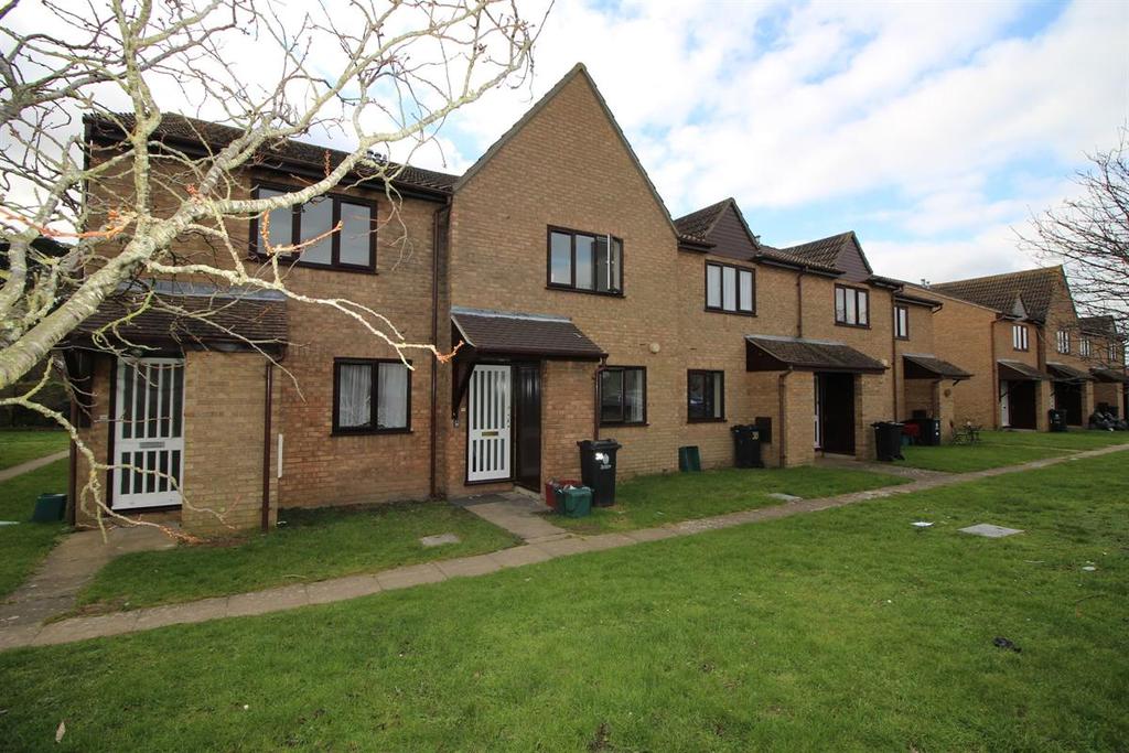 Parklands Court, Saxmundham Way... 1 bed apartment £650 pcm (£150 pw)