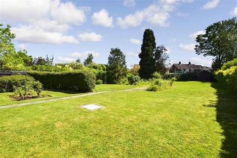 8 Broadbridge Lane, Smallfield, Horley, RH6 9RE