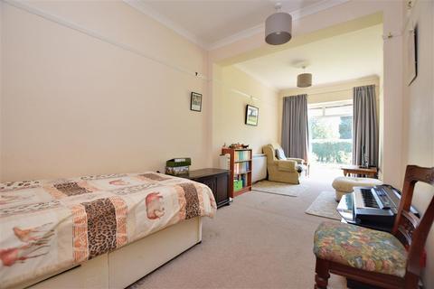 8 Broadbridge Lane, Smallfield, Horley, RH6 9RE