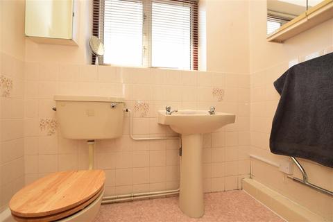 8 Broadbridge Lane, Smallfield, Horley, RH6 9RE
