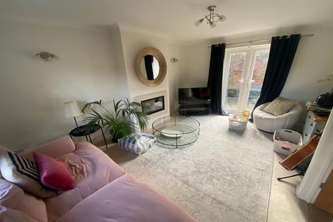 3 bedroom semi-detached house to rent, Toby's Garden, Petersfield, GU31