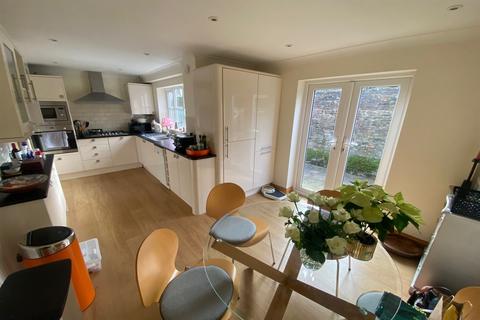 3 bedroom semi-detached house to rent, Toby's Garden, Petersfield, GU31
