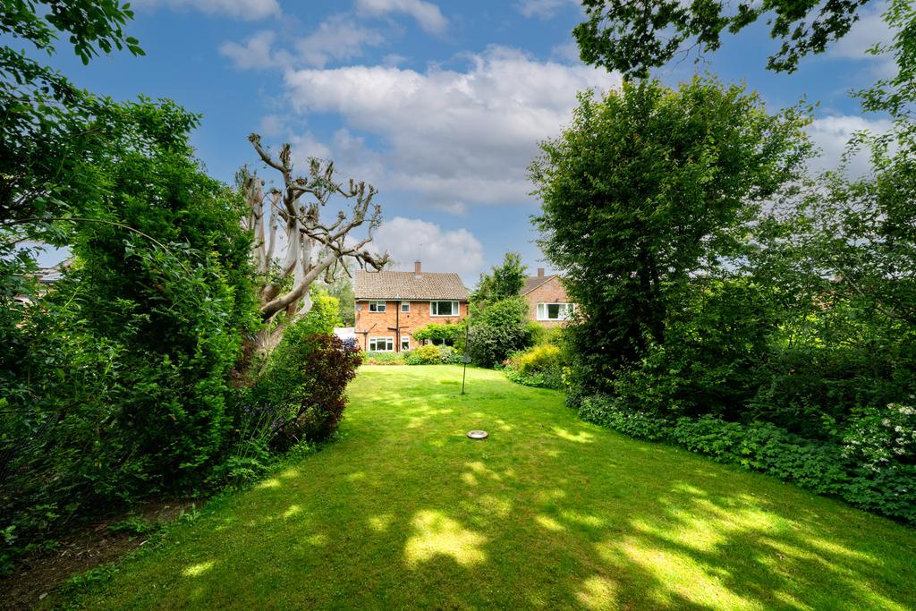 Upper Hall Park, Berkhamsted HP4 3 bed detached house £875,000