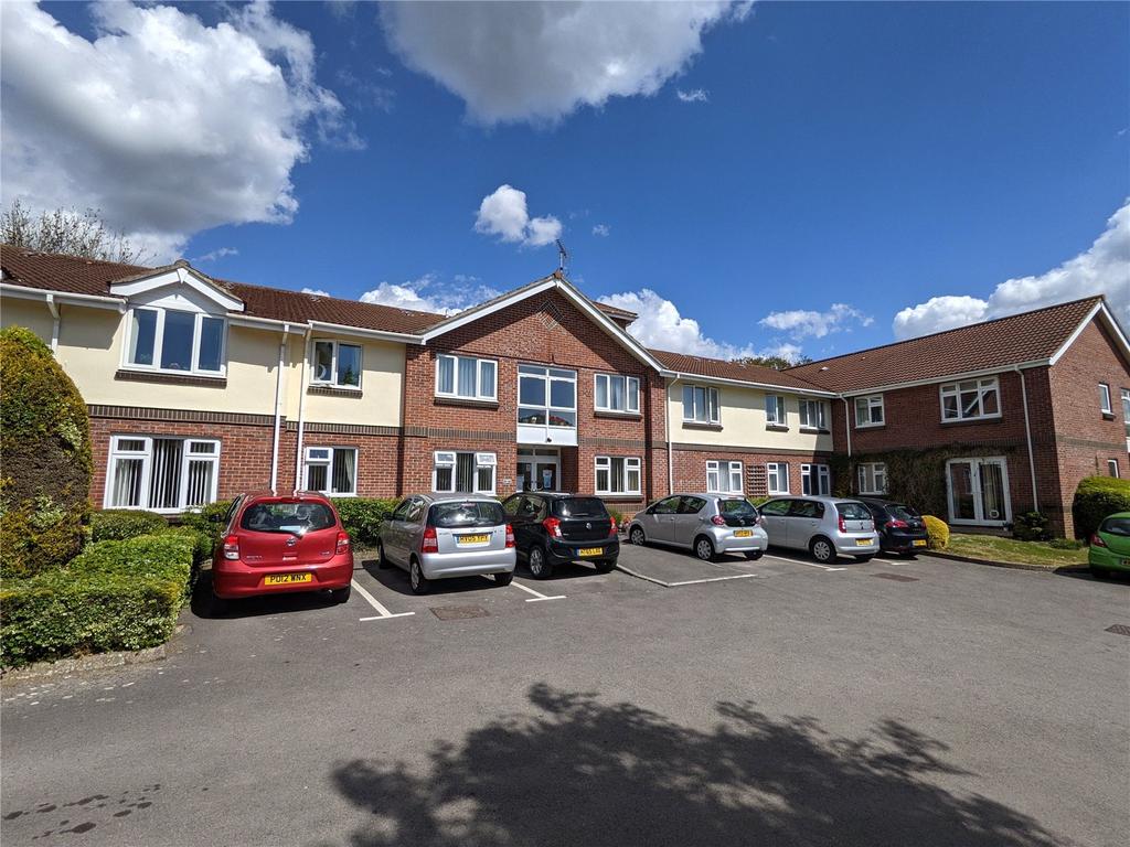 Buckingham Court, Highlands Road... 2 bed apartment £135,000
