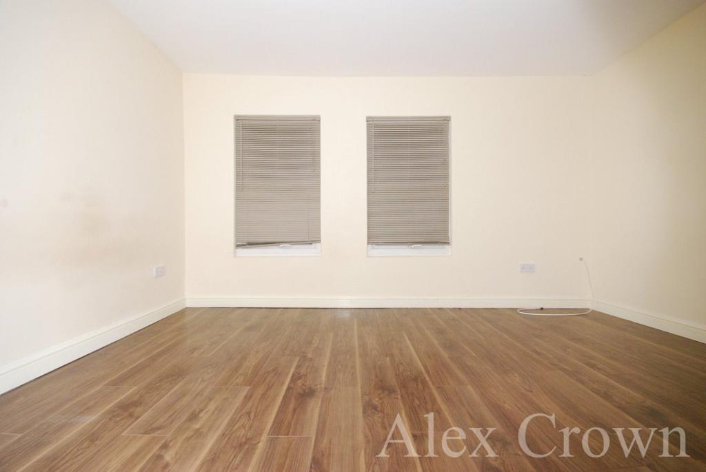 Blake Avenue, Barking 5 bed terraced house £1,700 pcm (£392 pw)