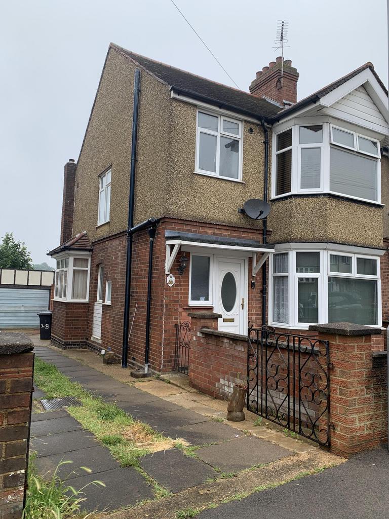 Rutland Crescent, Luton, Bedfordshire, lu2 3 bed semidetached house