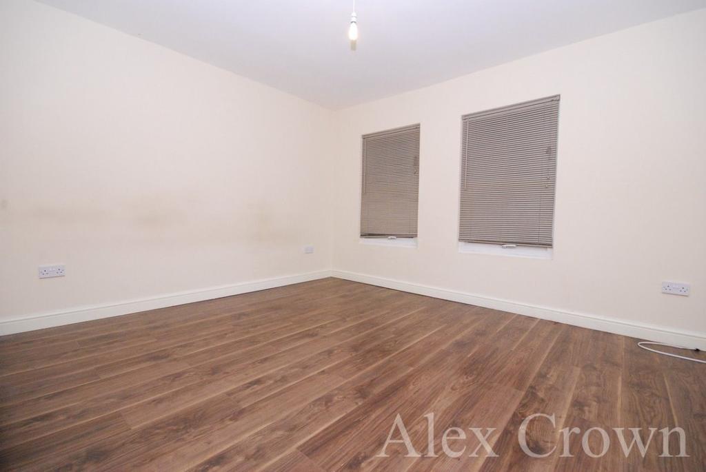 Blake Avenue, Barking 4 bed terraced house £1,700 pcm (£392 pw)