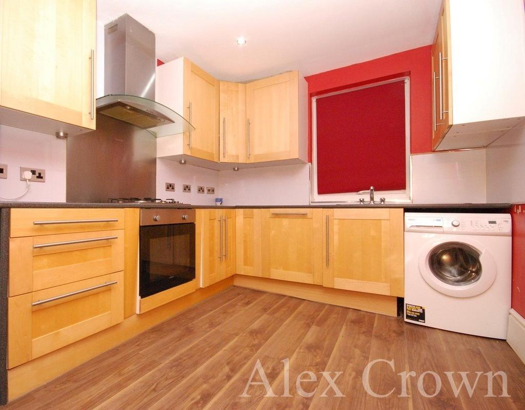 Blake Avenue, Barking 4 bed terraced house £1,700 pcm (£392 pw)