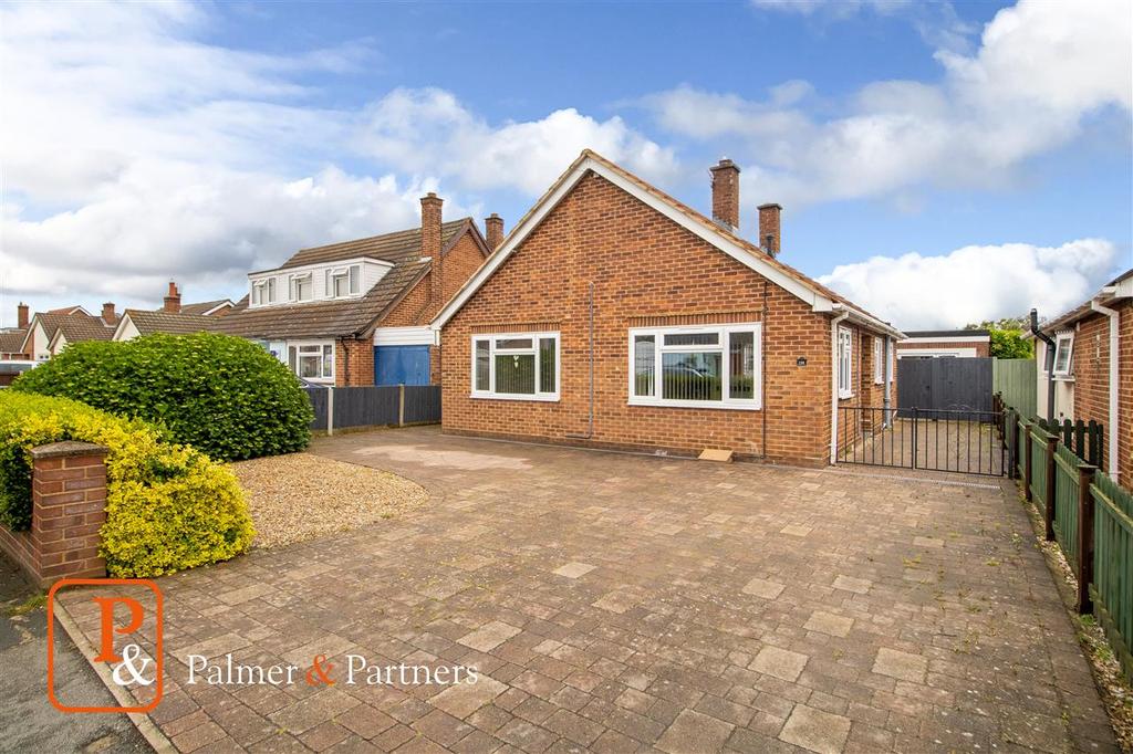 St Johns Road, St Johns, Colchester, CO4 3 bed detached bungalow £390,000
