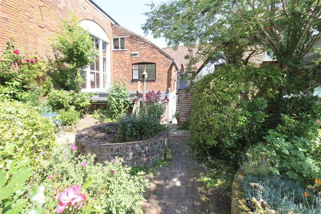 High Street, Saxmundham 1 bed apartment £130,000