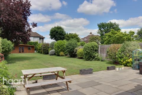 5 Wayside Close, Romford, RM1 4ES