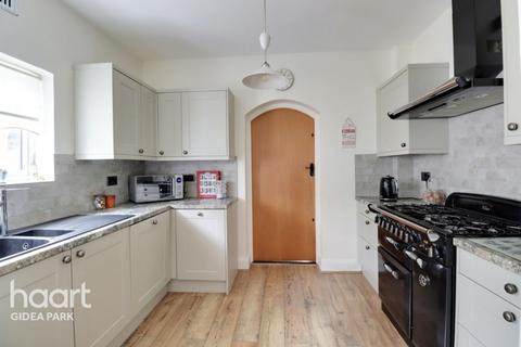 5 Wayside Close, Romford, RM1 4ES