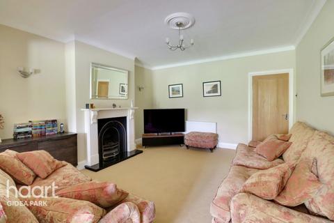 5 Wayside Close, Romford, RM1 4ES