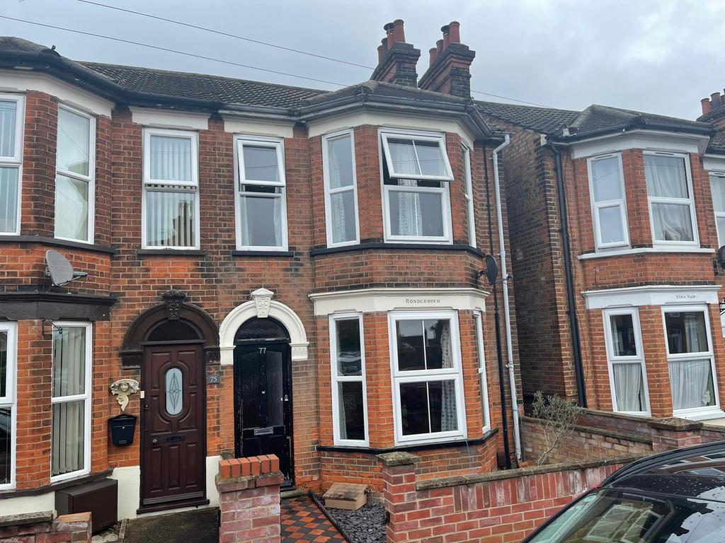 Darwin Road, Ipswich IP4 3 bed semidetached house £850 pcm (£196 pw)
