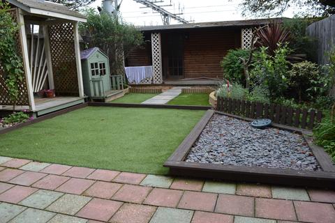 94 Heath Road, Romford, RM6 6LH