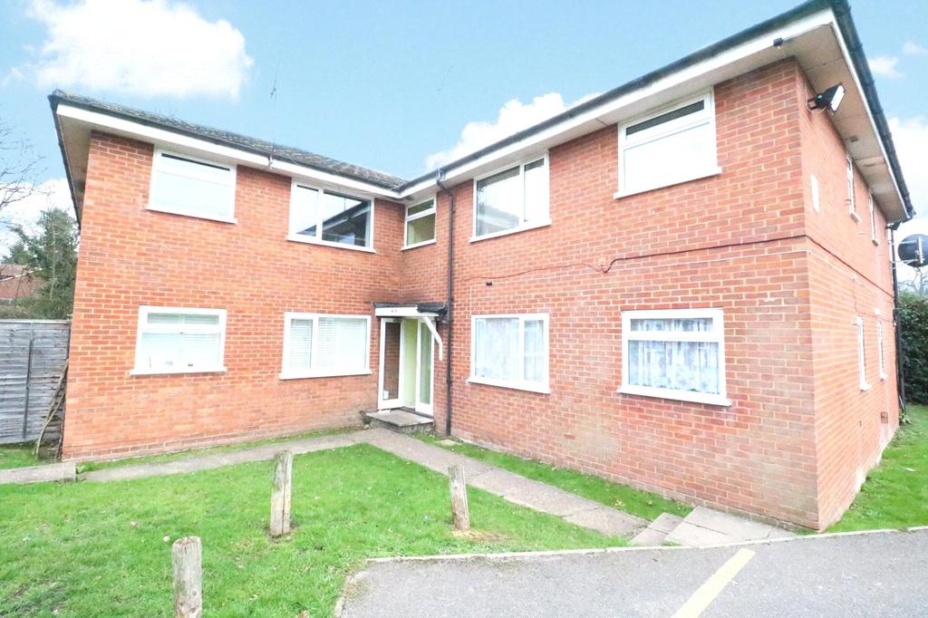 Brittain Court, Sandhurst, GU47 1 bed apartment £140,000