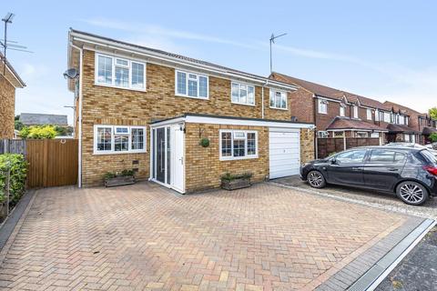 9 Bates Walk, Addlestone, KT15 2DQ