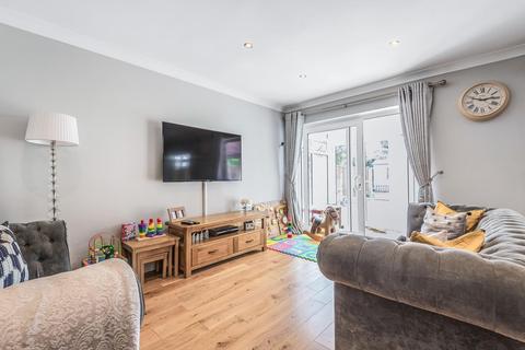 9 Bates Walk, Addlestone, KT15 2DQ