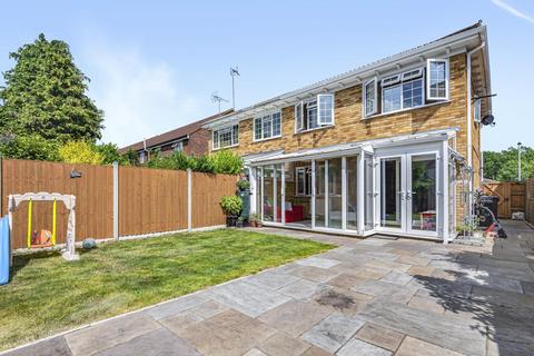 9 Bates Walk, Addlestone, KT15 2DQ