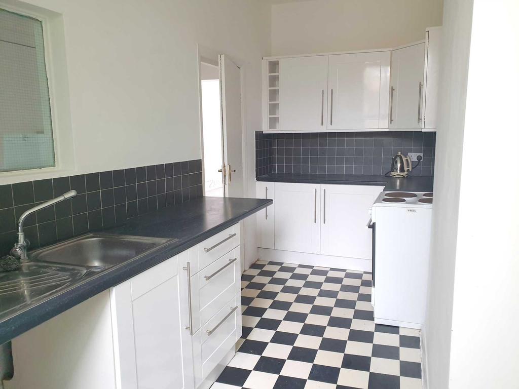 High Street, Bognor Regis 1 bed flat £700 pcm (£162 pw)
