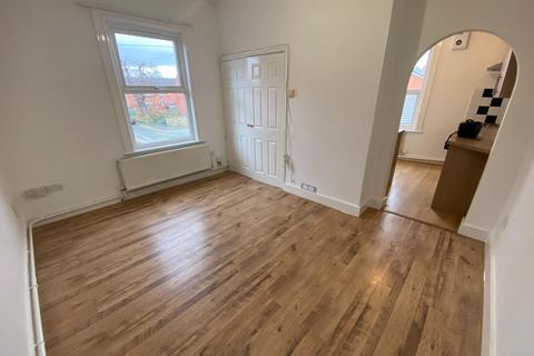 Studio to rent, Erddig Road, Wrexham, LL13