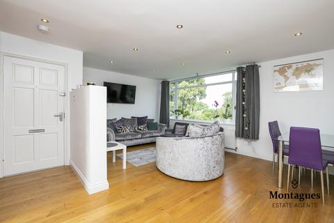16 Fir Trees, Epping, CM16 6SJ