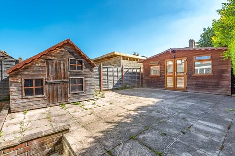 29 Green Way, London, SE9 5SZ