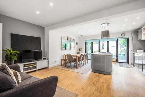 26 Ashdale Road, London, SE12 9ND