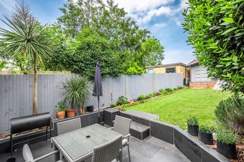 26 Ashdale Road, London, SE12 9ND