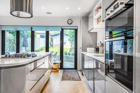 26 Ashdale Road, London, SE12 9ND