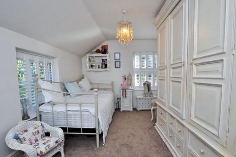 4a The Cliff, Iburndale, Whitby, YO22 5DS