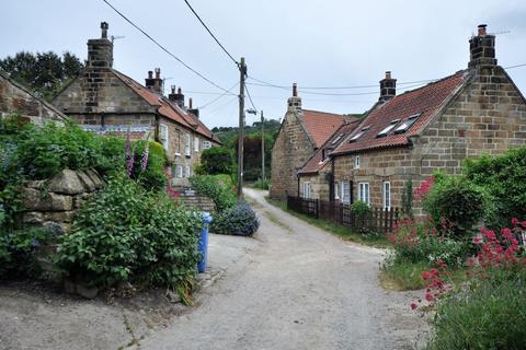 4a The Cliff, Iburndale, Whitby, YO22 5DS