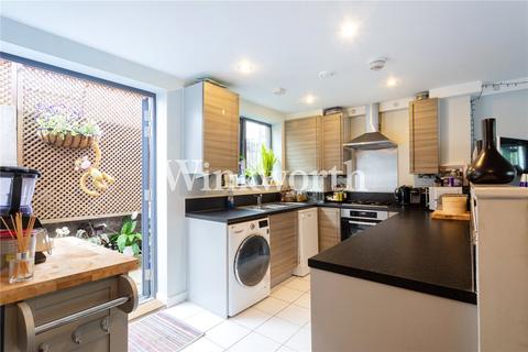 52 Leverton Close, London, N22 7BT