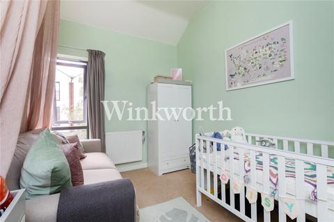 52 Leverton Close, London, N22 7BT